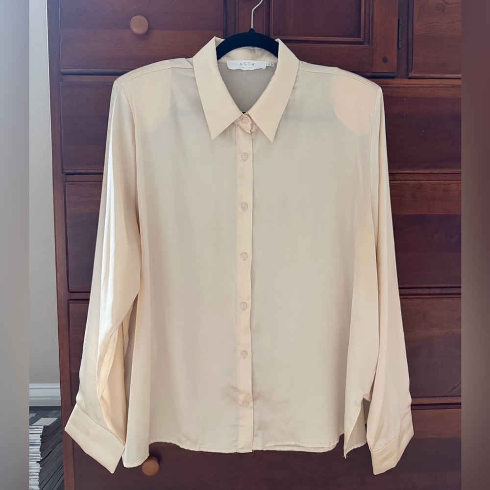 ASTR The Label Satin Button Down Blouse Shirt Shoulder Pads | Cream | Size XL